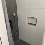 Unterm Aepflet דירה